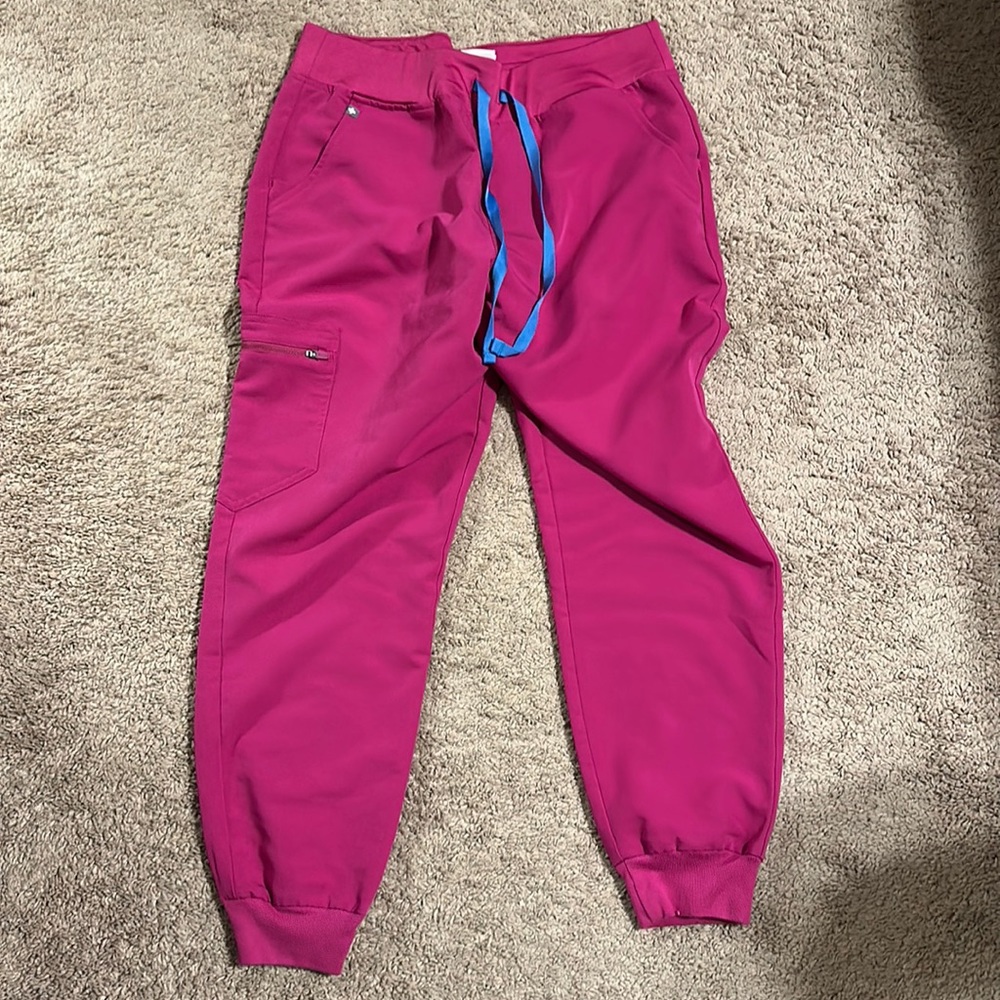 Figs jogger large petite raspberry Sorbet